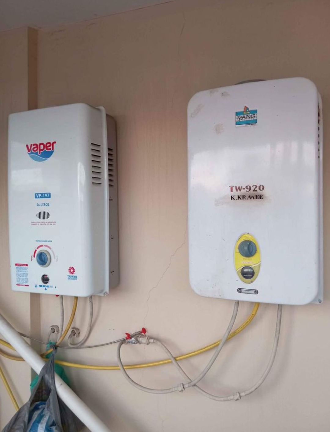 Calefones instalados marcas Vaper y Yang