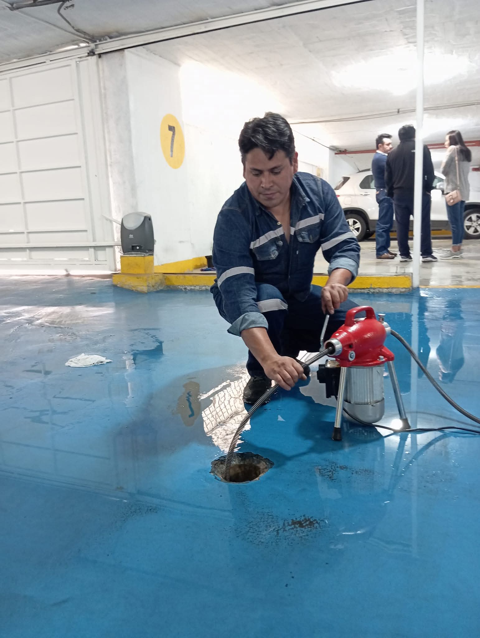 Destape de cañería en parqueadero subterráneo